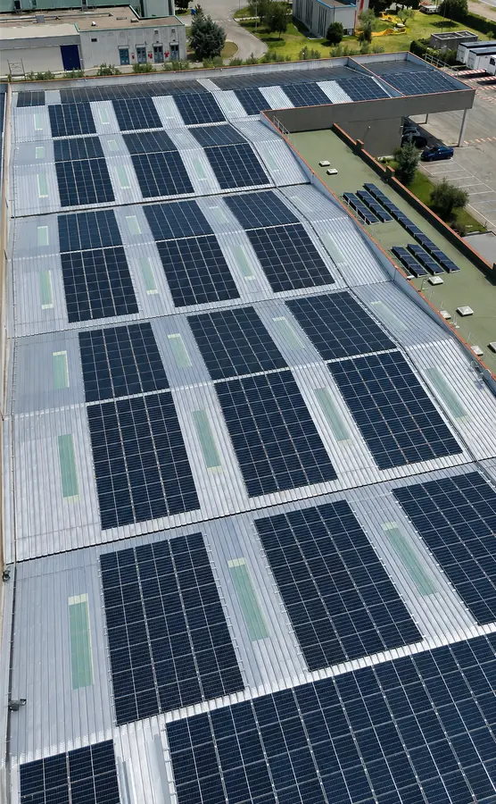 GEON - Copertura industriale con impianto fotovoltaico