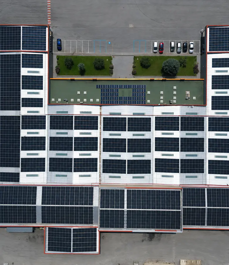 GEON - Stabilimento produttivo con pannelli fotovoltaici