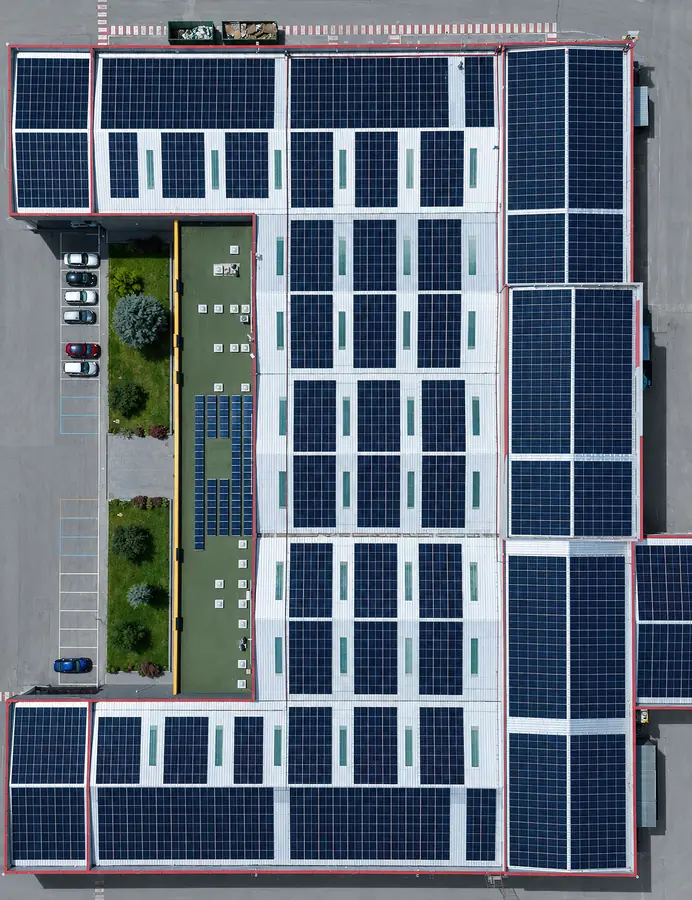 GEON - Impianto fotovoltaico aziendale visto dall'alto