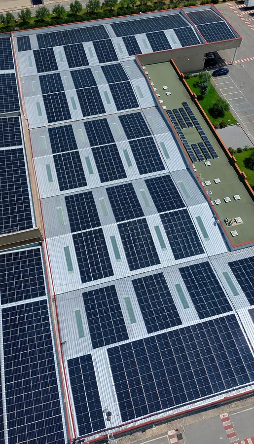 GEON - Pannelli fotovoltaici su copertura di un capannone